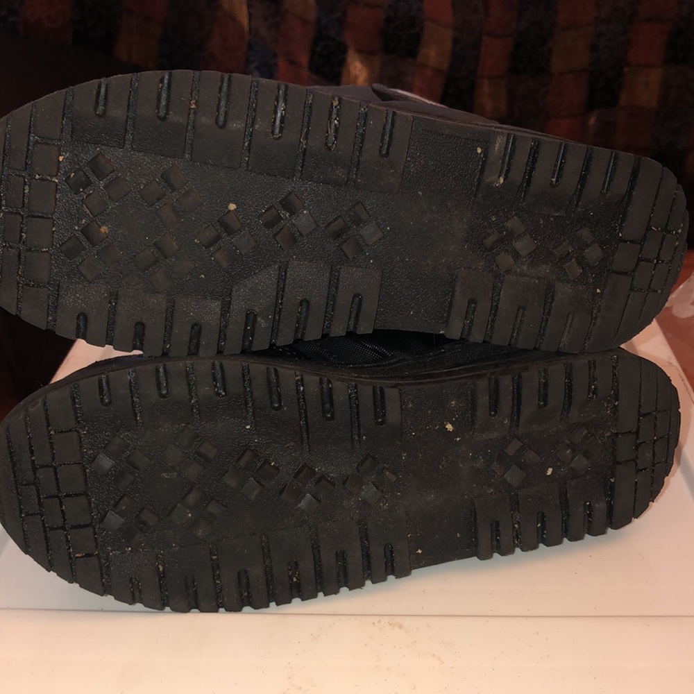 Snow boots. @Mm’sRoomSmWhtDrwr - Picture 7 of 8